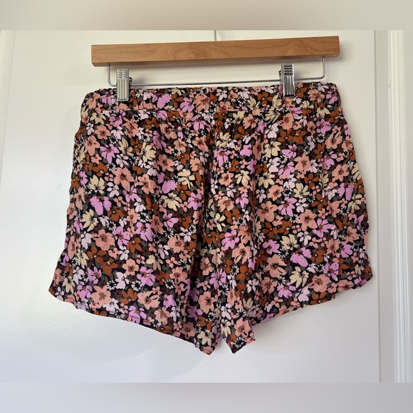 Saltwater LUXE Floral Two-piece Outfit Long Sleeve blouse with Shorts NWT - Picture 5 of 12